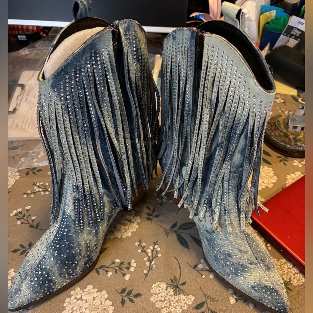 Beautiful Blue Jean Fringe with Sparkles Boots. New condition. Size 11 Wide. - Picture 2 of 11